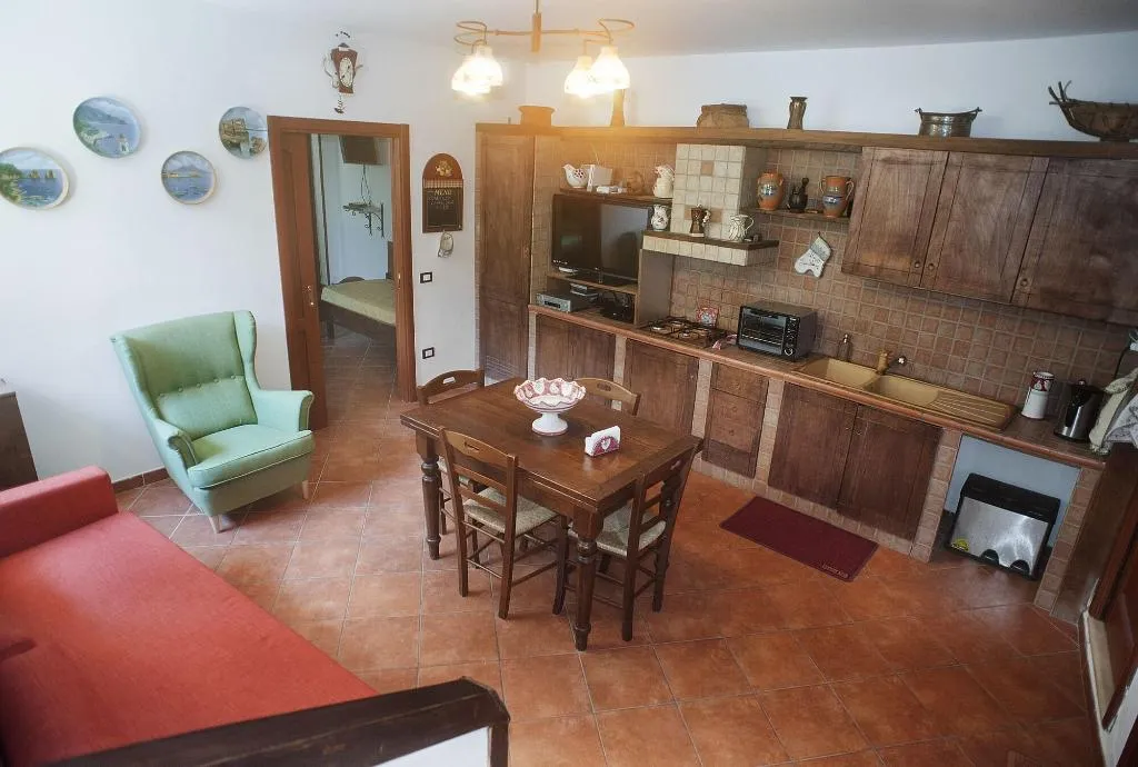 Sports and Entertainment, B&B La Nave, Naples