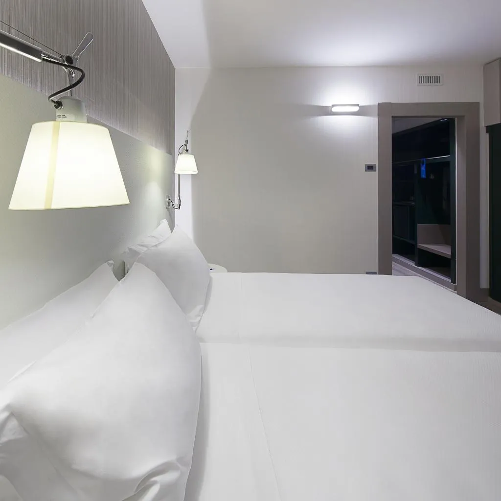 DOUBLE STANDARD Room, NH Milano Congress Centre, Milan