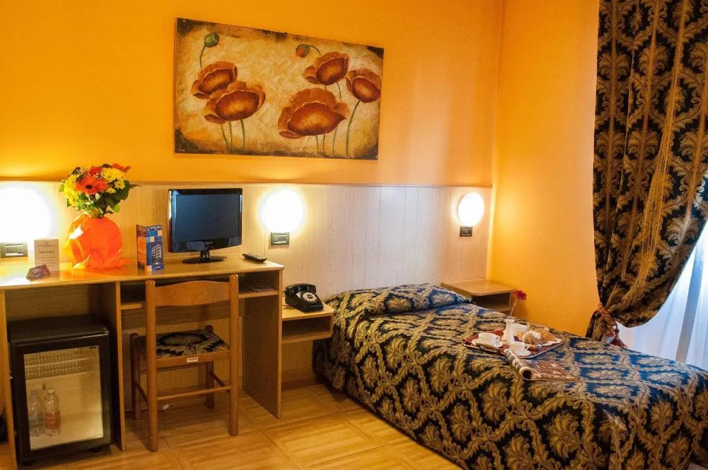 Room, Rex, Milan