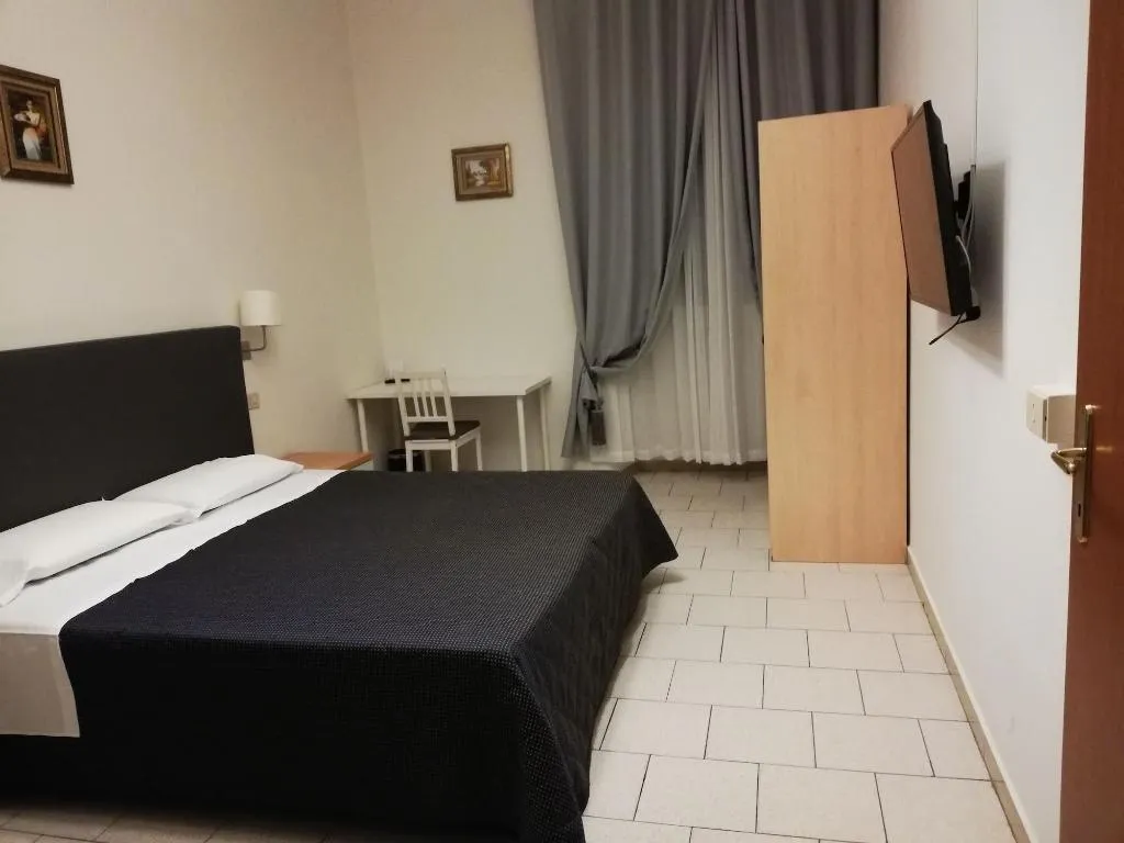 Room, Hotel St. James, Florence