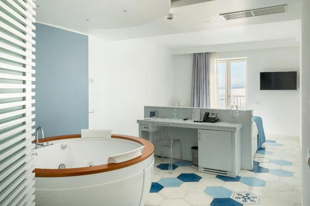 JUNIOR SUITE STANDARD Room, Lloyd's Baia, Naples