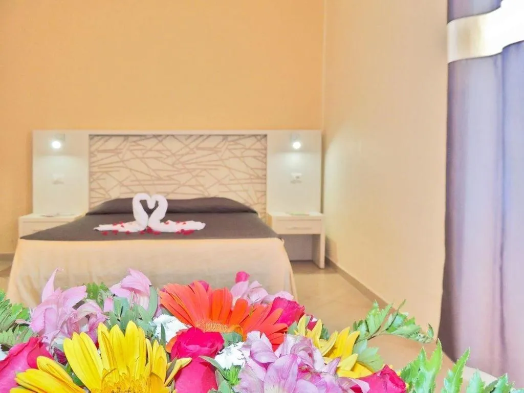 Room, Enrica, Naples