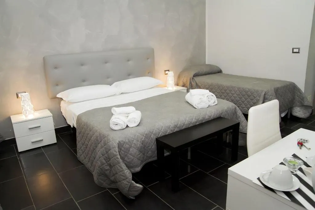 Room, B&B Napoli Binario1, Naples