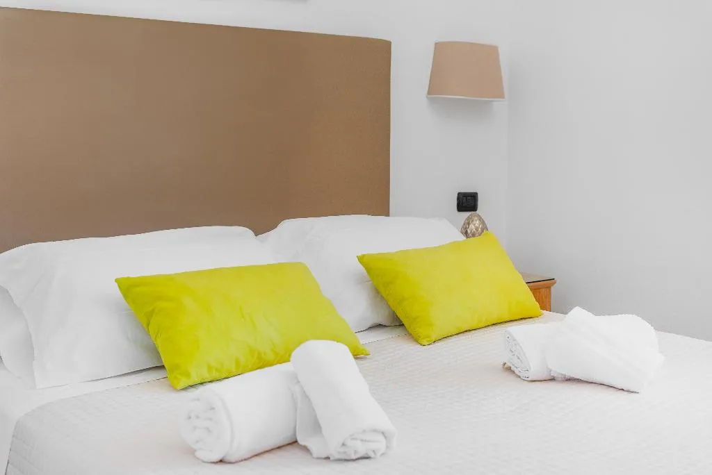 QUADRUPLE GARDEN VIEW Room, Relais Francesca, Naples