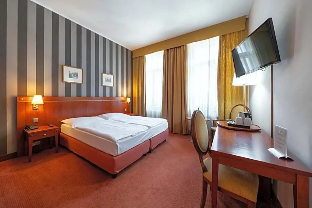 Room, Hotel Raffaello, Prague