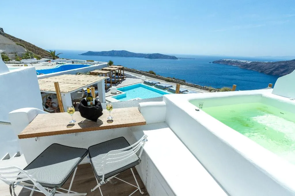 JUNIOR SUITE WITH VIEWS Room, Amaze Suites, Santorini