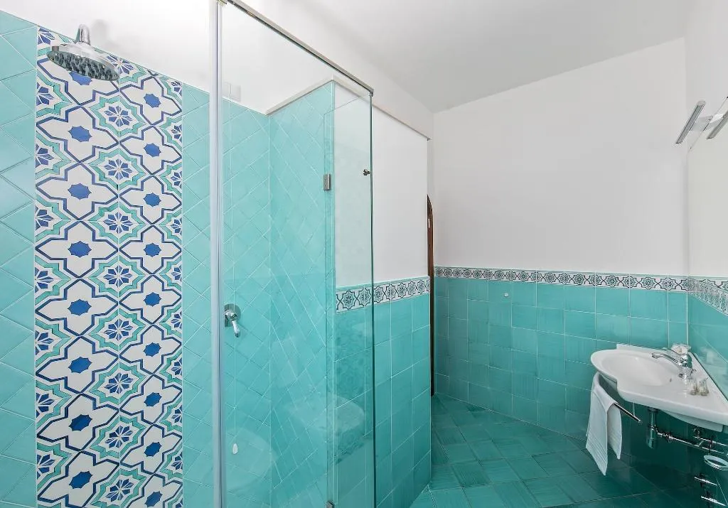 Room, Pupetto, Naples