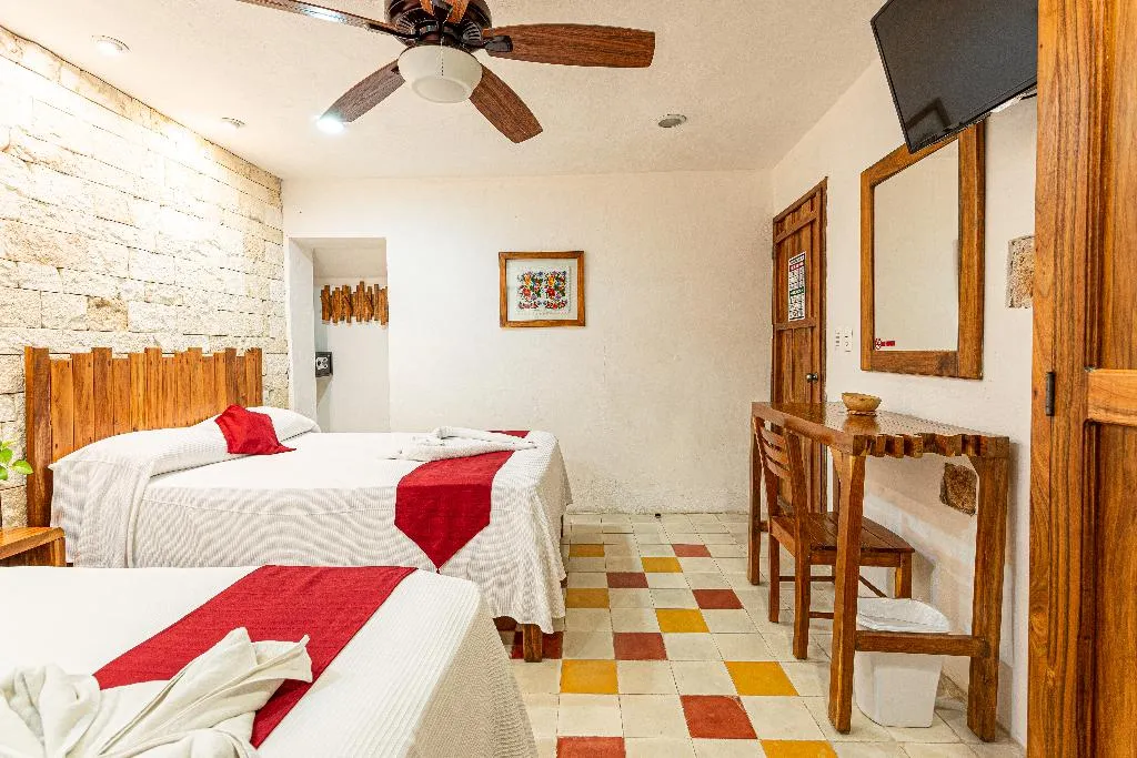 QUADRUPLE WITH DOUBLE BED Room, Casa Hipil, Cancun Area