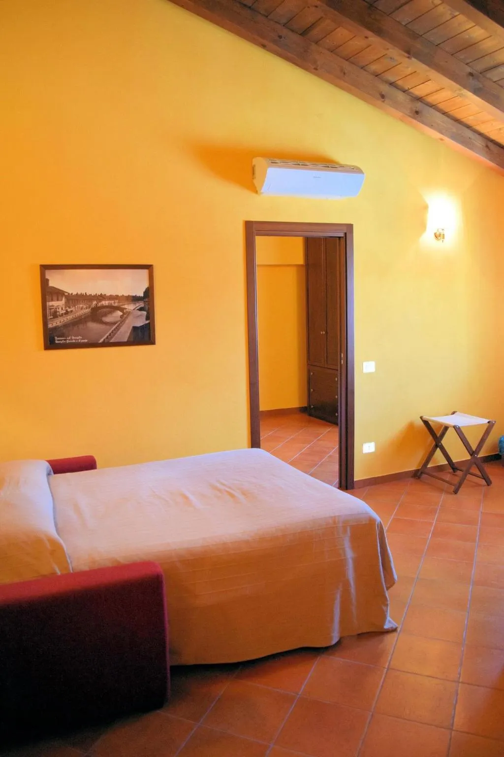 Room, Corte Certosina, Milan