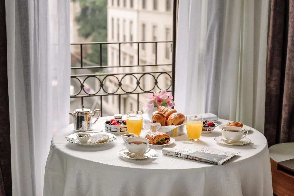 DOUBLE KING SIZE BED Room, Mandarin Oriental Milan, Milan