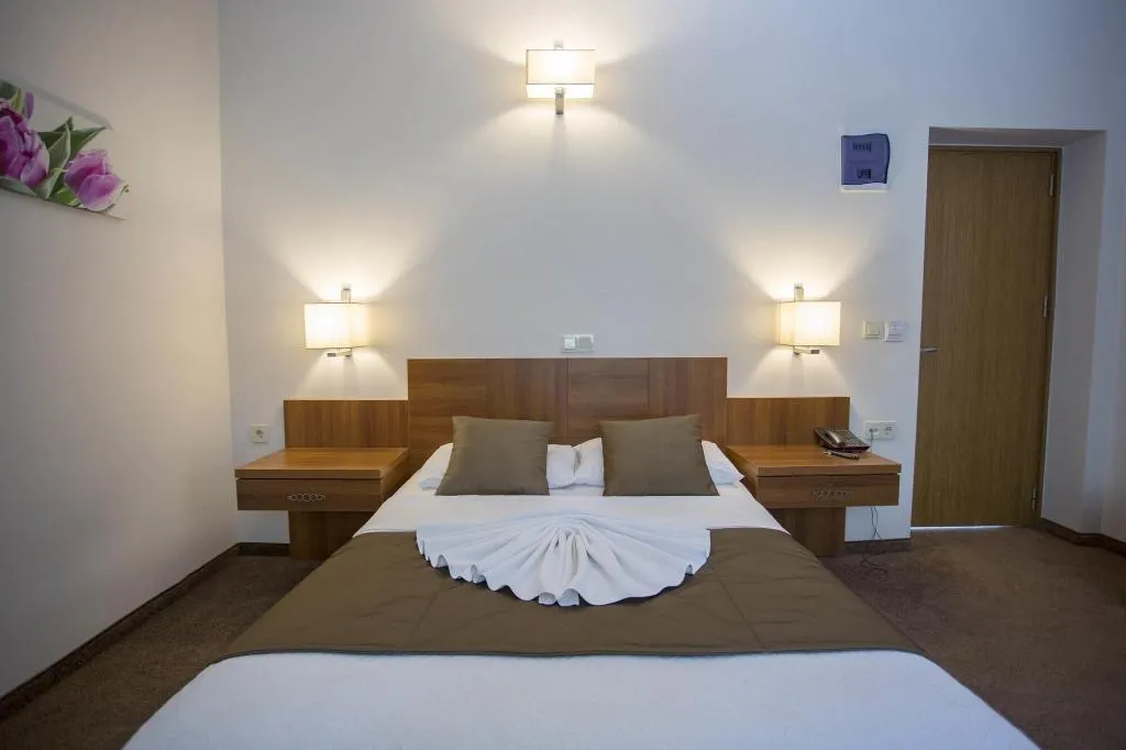 Room, Melis, Izmir