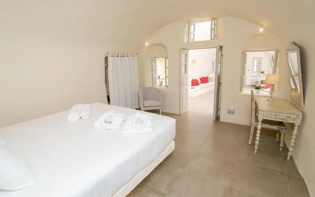 CAVE SEA VIEW HONEYMOON Room, Oia Mare Villas, Santorini