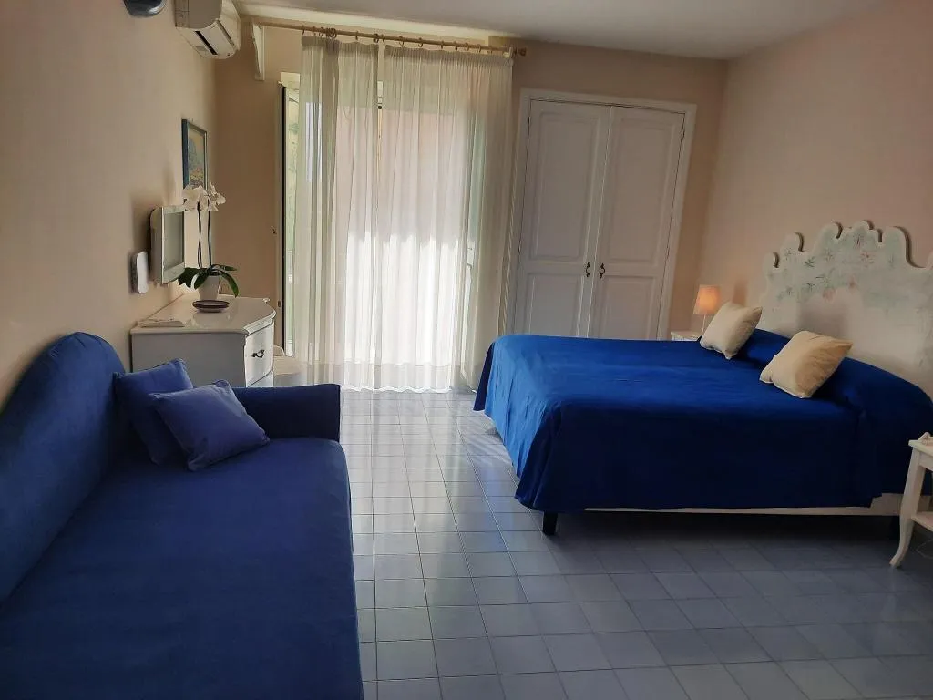 Room, Villa La Tartana, Naples