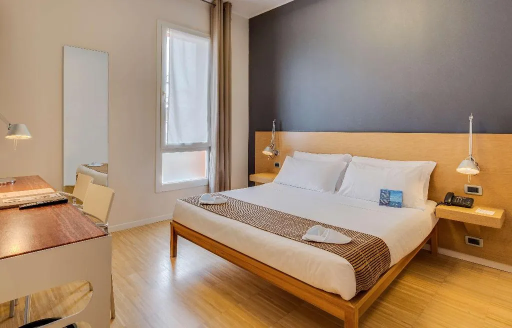 DOUBLE CLASSIC QUEEN BED Room, Best Western Plus Hotel Bologna, Venice