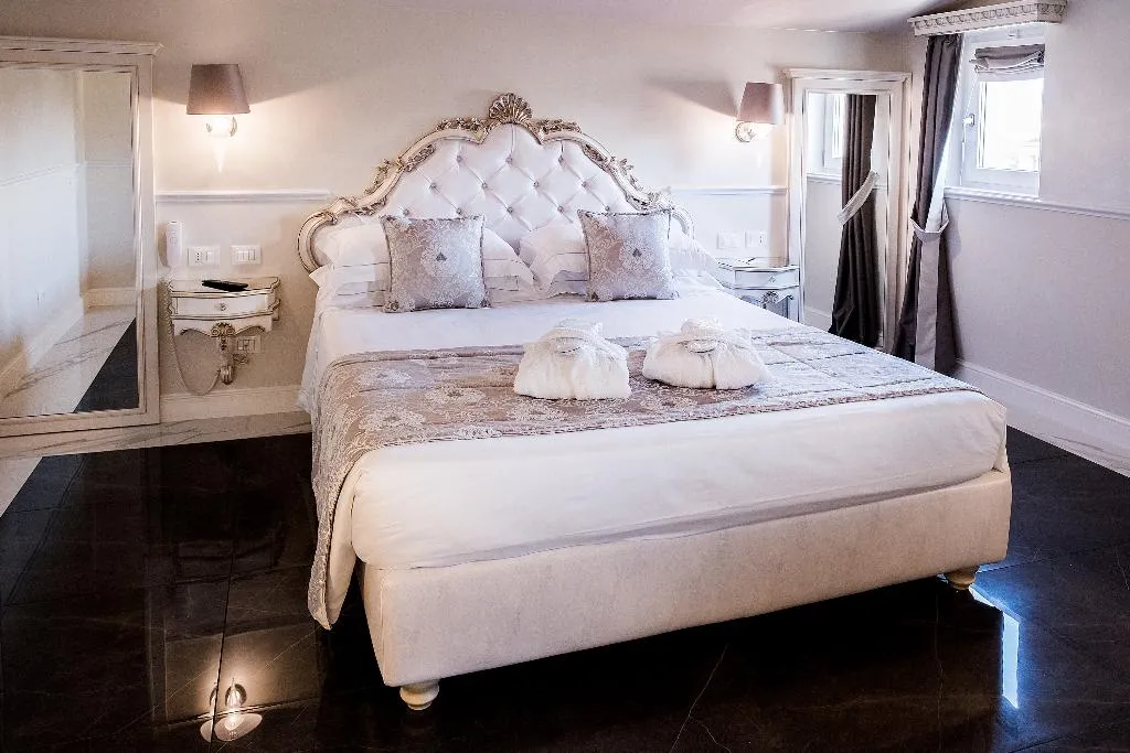 SINGLE DELUXE Room, The Moon Boutique Hotel, Florence