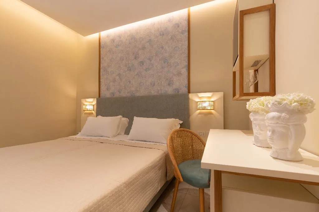 TWIN TWO BEDROOMS ONE BATHROOM Room, Giosue' a Mare, Naples