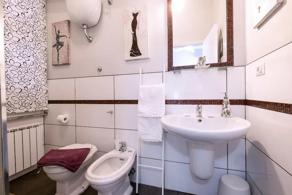 Room, Bed & Breakfast Le due civette, Naples