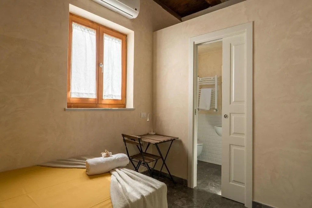 Room, Le Pomelie Bed And Breakfast, Catania