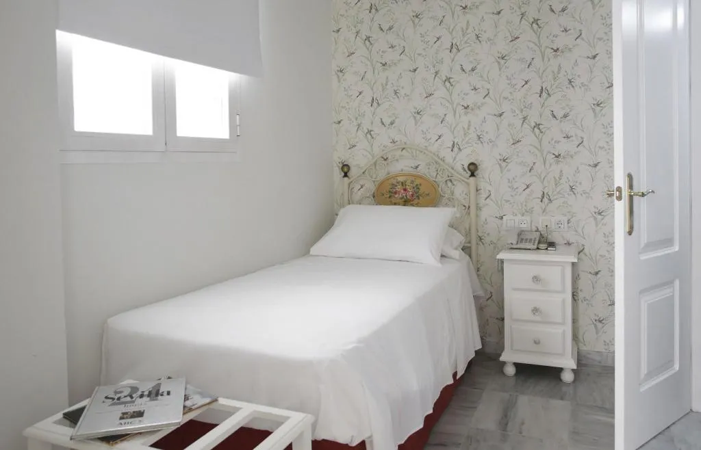 Room, Puerta de Sevilla, Seville