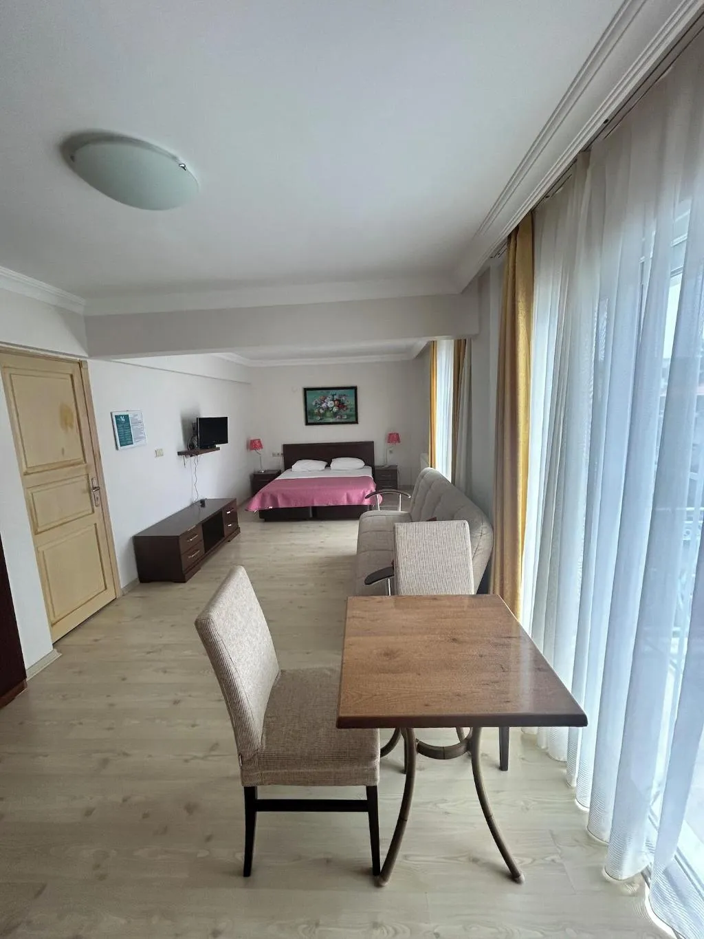 Room, Melaike, Izmir