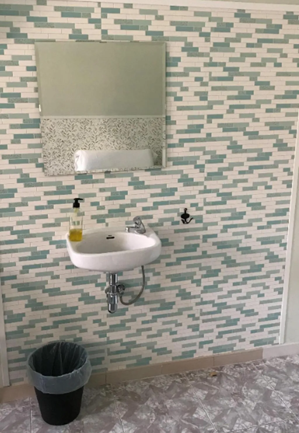 TWIN WITH SHARED BATHROOM Room, Hostal Apolo Xi, Madrid