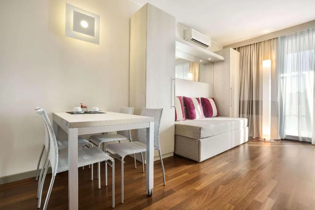 STUDIO CAPACITY 1 Room, Ramada Plaza Milano Hotel, Milan
