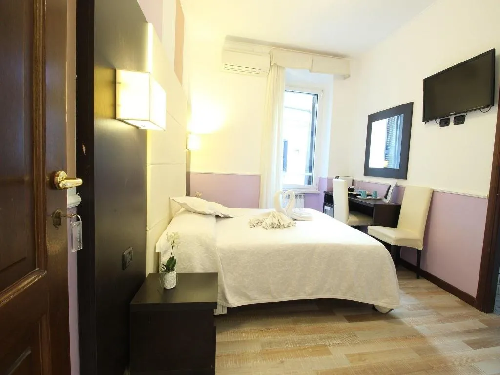 Room, Few Steps From Colosseum, Naples