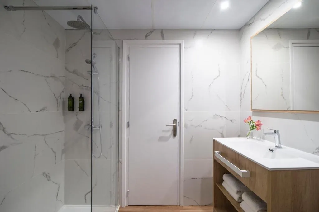 TRIPLE STANDARD Room, Hotel Lloret Santa Rosa by Pierre & Vacances, Costa Brava