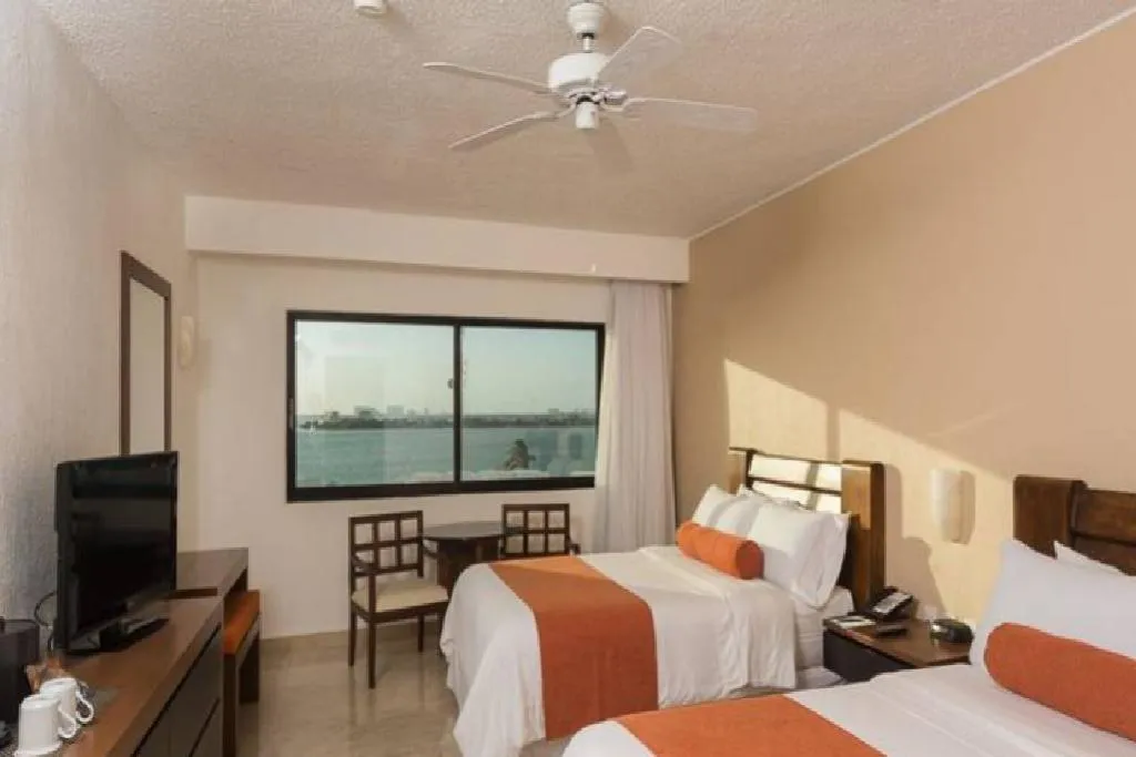 SINGLE DELUXE LAGOON VIEW Room, Flamingo Cancun All Inclusive, Cancun Area