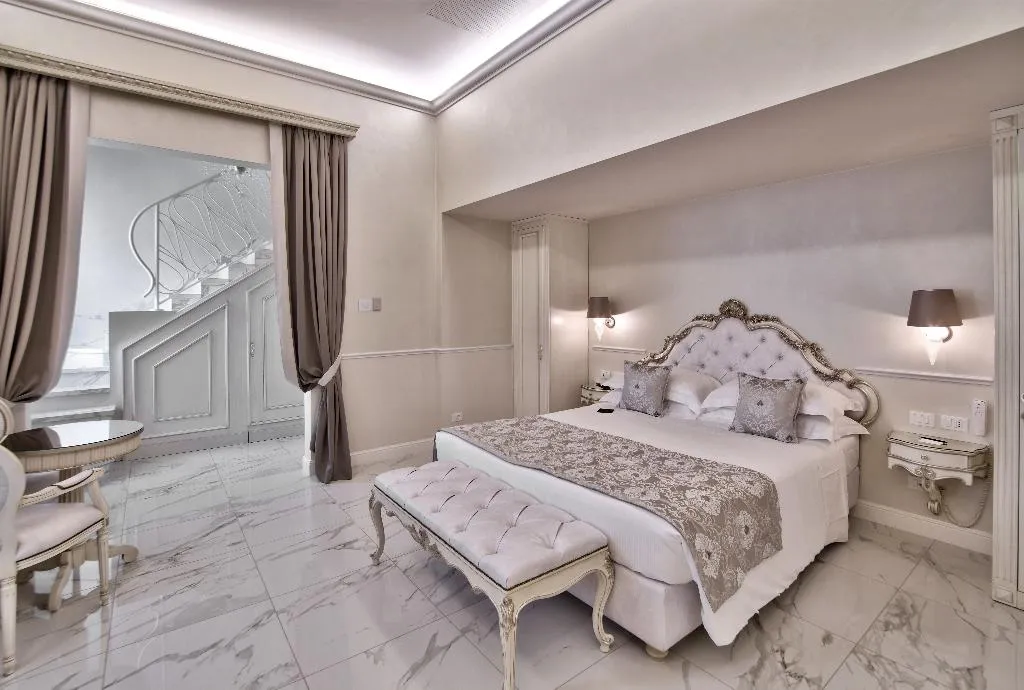 SUITE DELUXE Room, The Moon Boutique Hotel, Florence