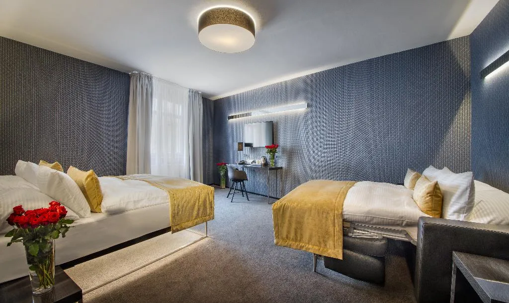 QUADRUPLE DELUXE Room, Mucha, Prague