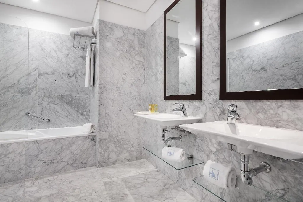 JUNIOR SUITE KING SIZE BED Room, Eurostars das Artes, Porto