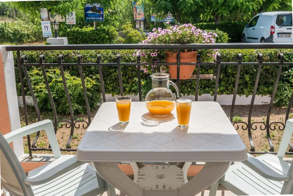 Terrace, Roussa's Studios and Apartments, Zante