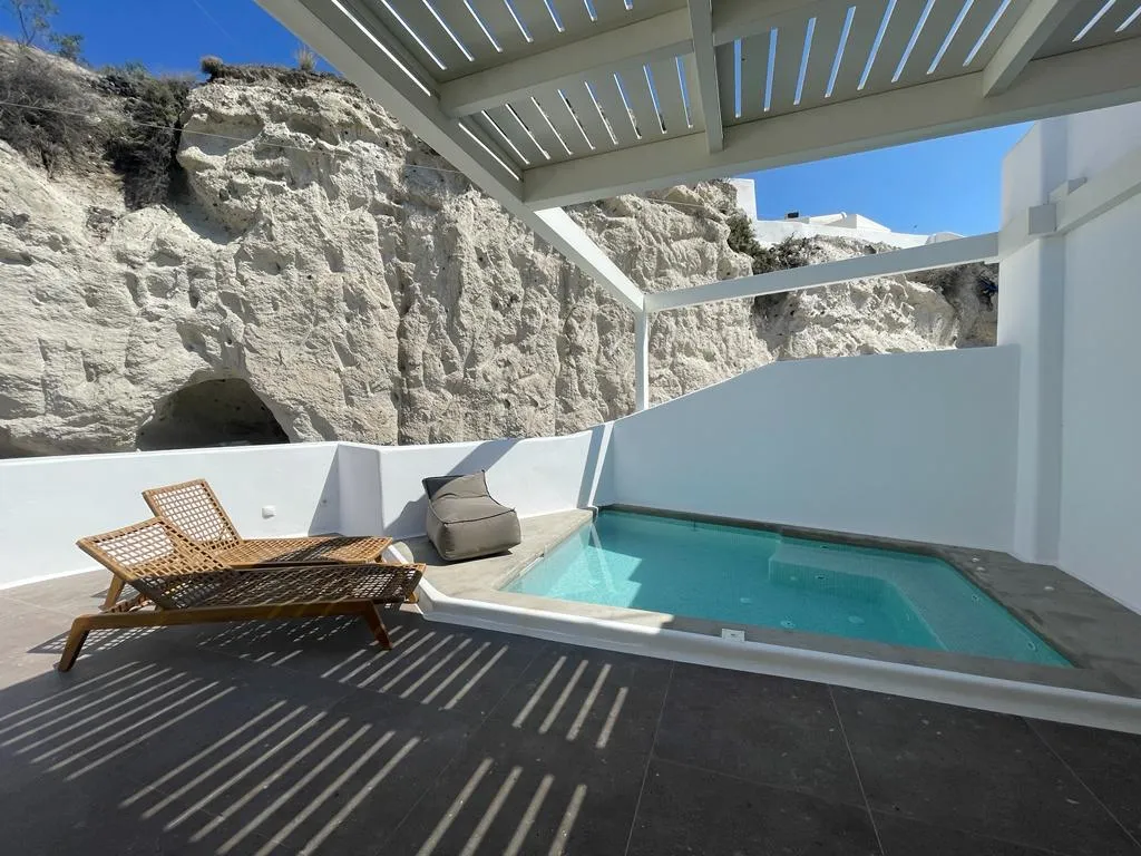 SUITE KING SIZE BED Room, Victoria Caves, Santorini