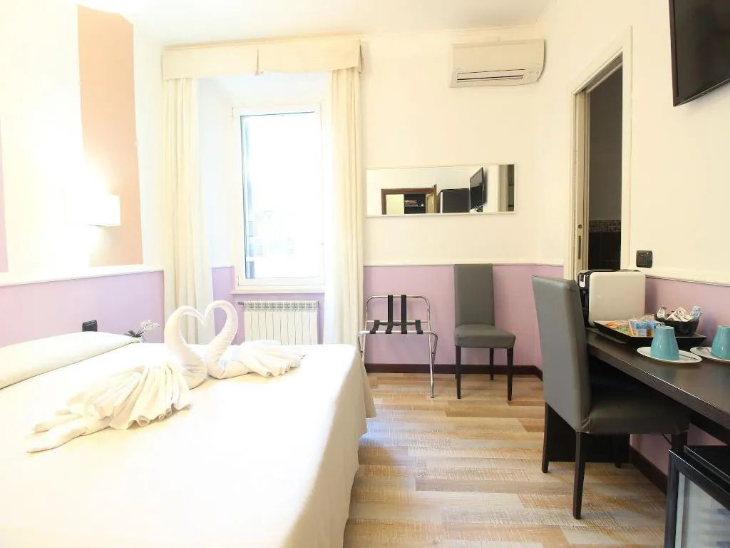 Room, Few Steps From Colosseum, Naples
