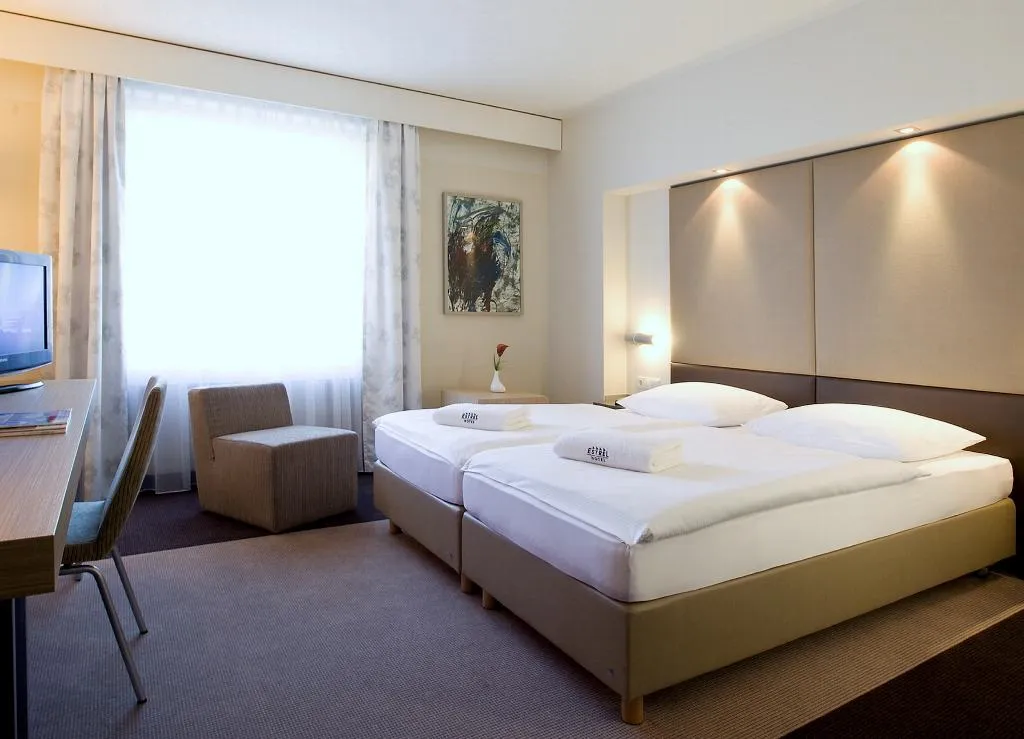 DOUBLE DELUXE Room, Estrel Hotel Berlin, Berlin