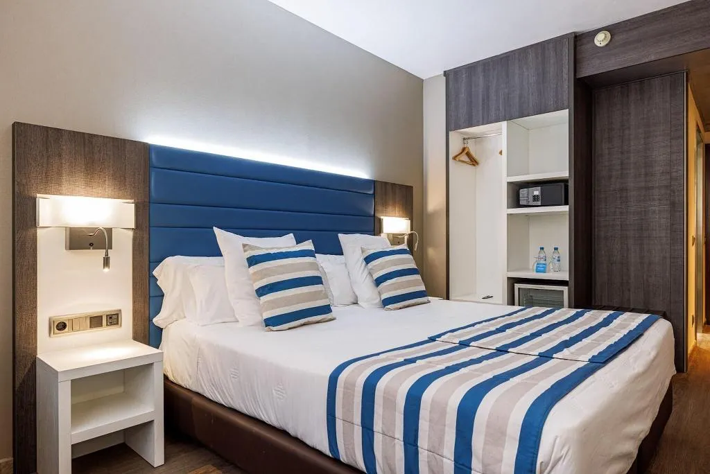 DOUBLE SINGLE USE SUPERIOR QUEEN BED Room, Ronda Lesseps, Barcelona