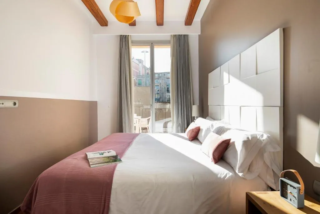 APARTMENT THREE BEDROOMS Room, Aspasios Market Balconies, Barcelona