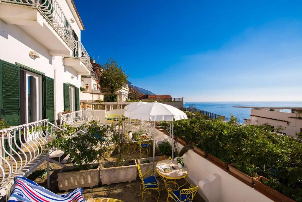 Terrace, Hotel Villa Delle Palme, Naples