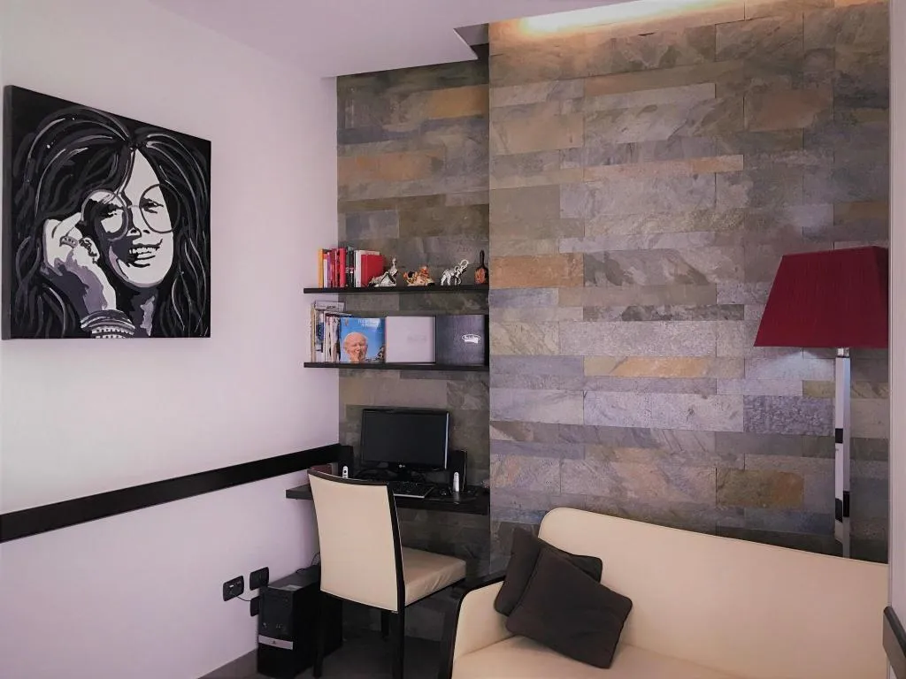 Lobby, Visagi, Naples