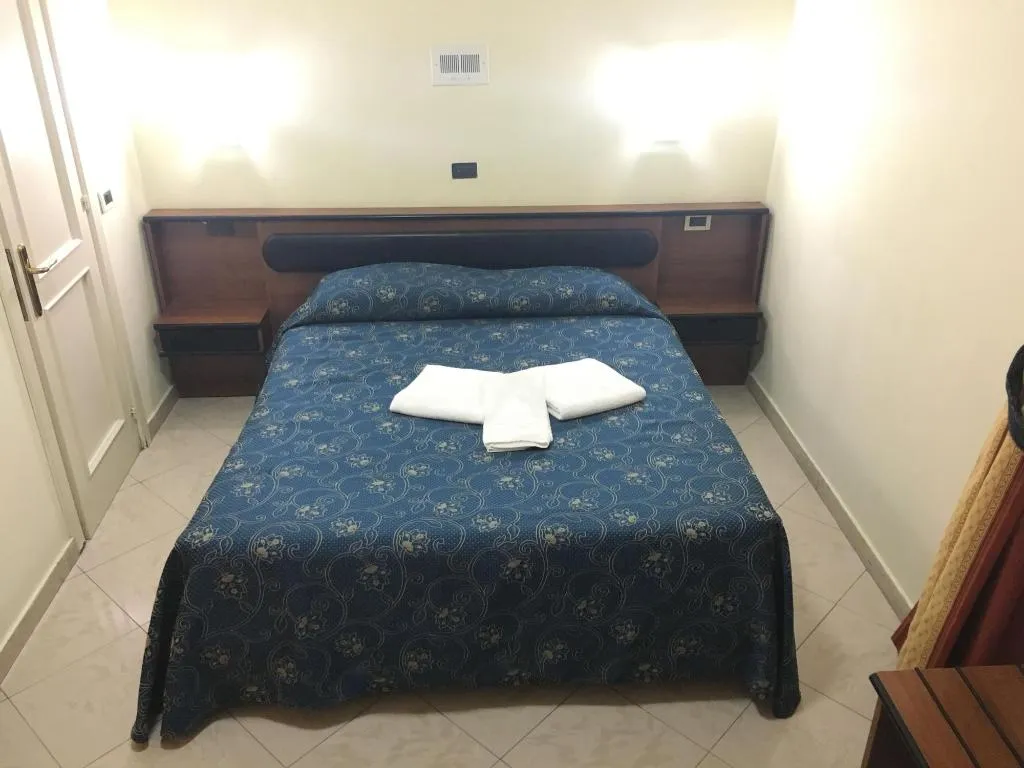 Room, Hotel Positano, Naples