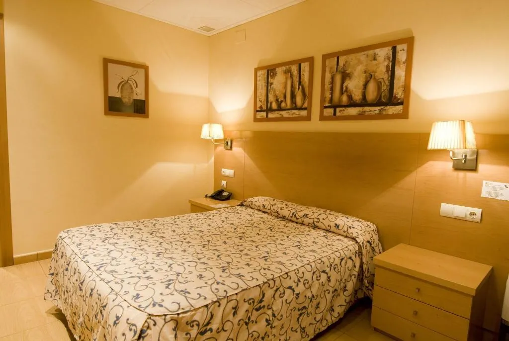 DOUBLE SINGLE USE QUEEN SIZE BED Room, Hotel Ciutat De Sant Adria, Barcelona