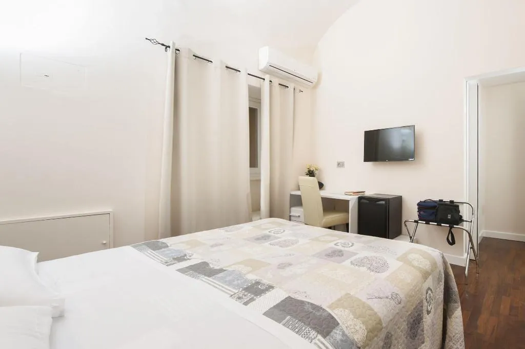 Room, Trinity Luxury Rooms, Rome
