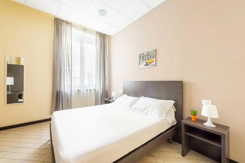 General view, Hotel Central Lodge, Naples