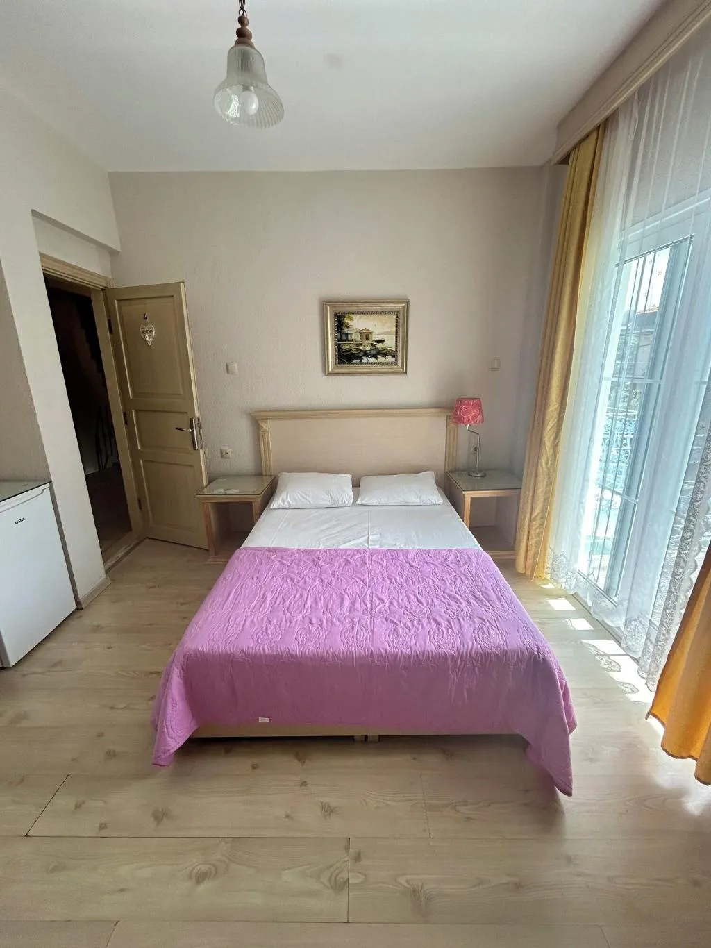 Room, Melaike, Izmir
