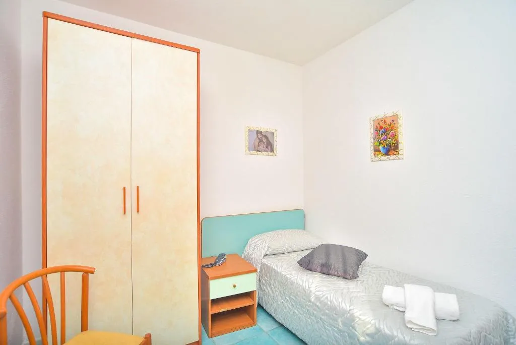 Room, Junior Village, Naples