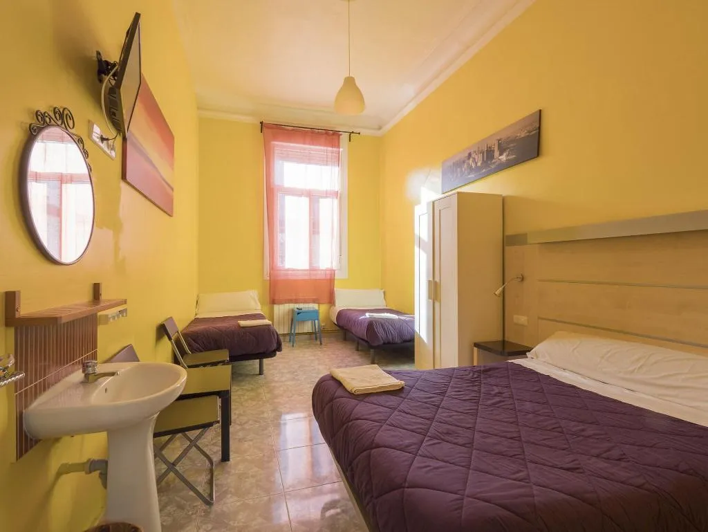 Room, Hostal Apolo Xi, Madrid