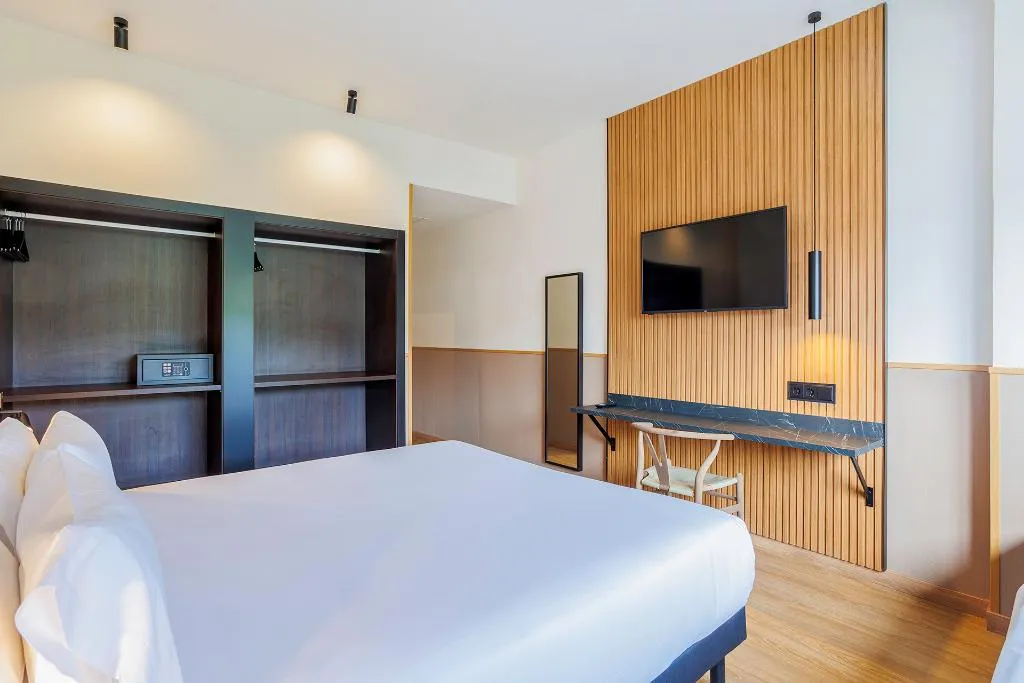 TRIPLE STANDARD Room, Acta Madfor Hotel, Madrid