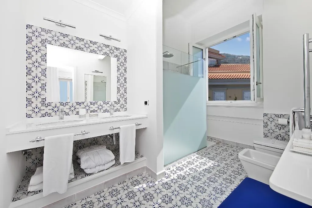 JUNIOR SUITE SEA VIEW Room, Hotel Villa Garden, Naples