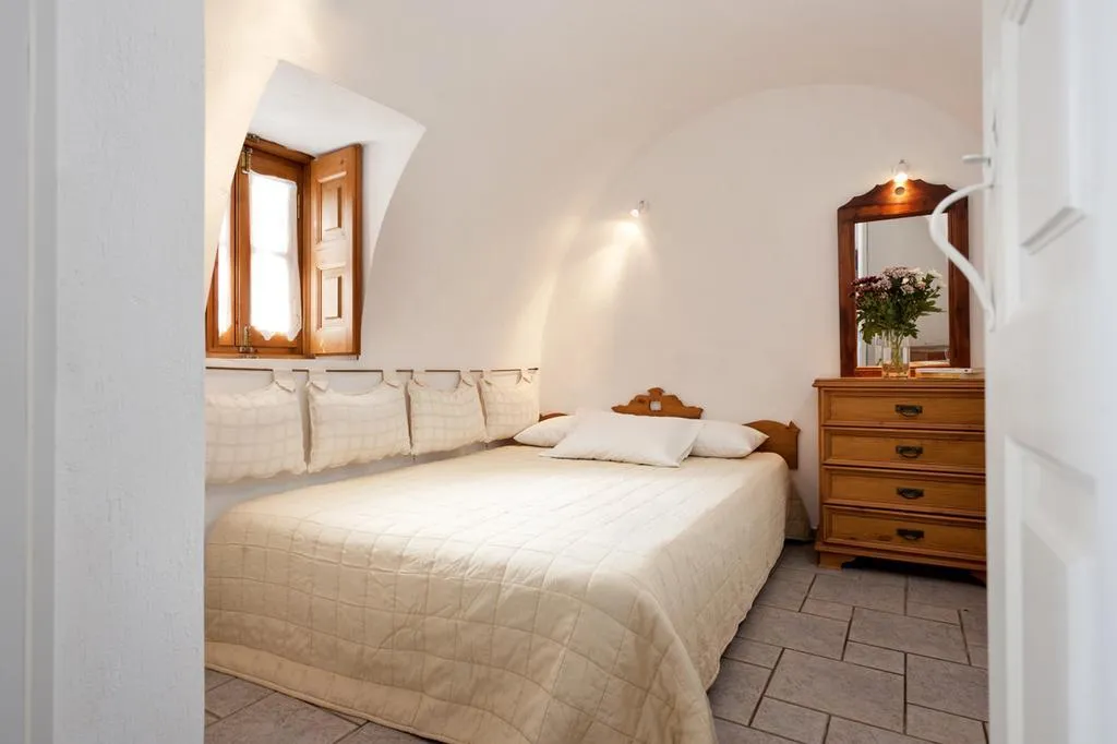 STUDIO SUPERIOR Room, Vista Mare Suites, Santorini